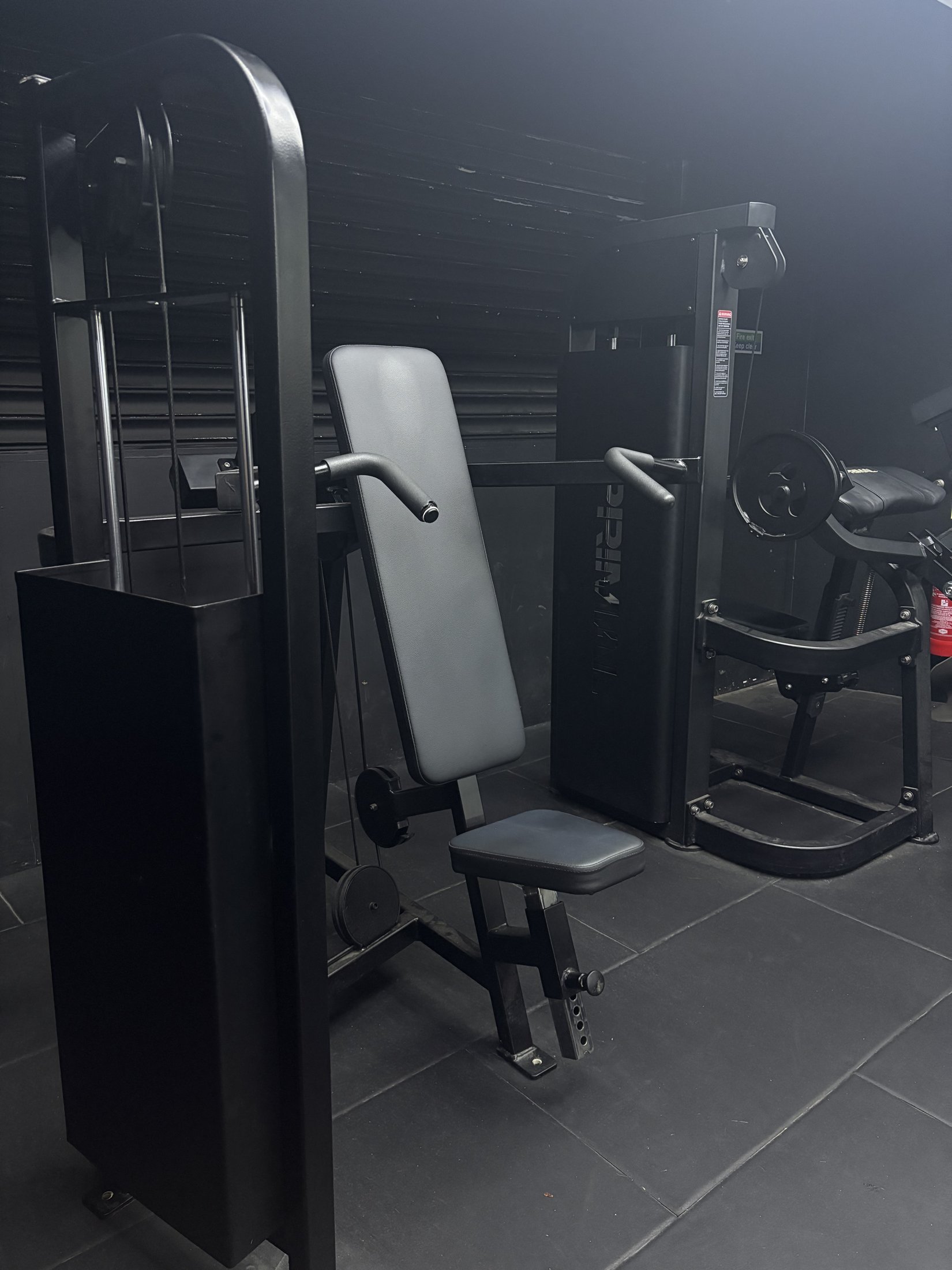Selectorised shoulder press and pressing machines